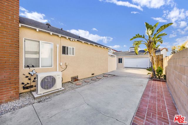 10133 Maple Street, Bellflower CA: https://media.crmls.org/mediaz/082dc5aa-8b16-42c7-9491-a57fa48d3364.jpg