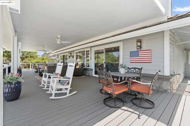 5521 Lanai Ct, Discovery Bay CA: https://media.crmls.org/mediaz/082ef4c5-ae88-4e65-aa5a-630f36d0060d.jpg
