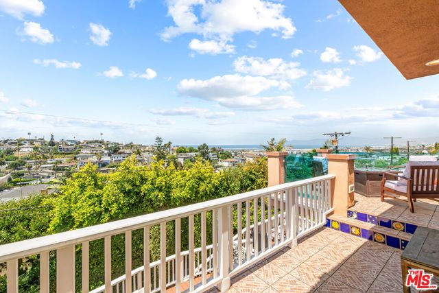 8221 Delgany Avenue, Playa del Rey CA: https://media.crmls.org/mediaz/082f1c99-e714-4486-a565-63d35b62b258.jpg