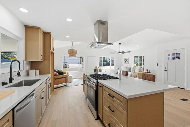 Detail Gallery Image 14 of 37 For 2298 Lindsay Dr, Carlsbad,  CA 92008 - 2 Beds | 2 Baths