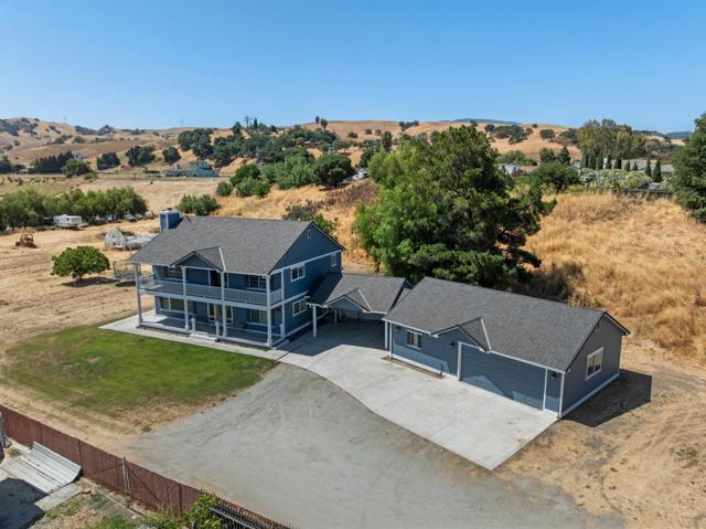 695 Hospital Road, Hollister CA: https://media.crmls.org/mediaz/082f862b-0fe3-420f-9abe-c73ece7a7d78.jpg