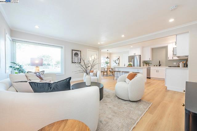 963 Douglas Dr, San Leandro CA: https://media.crmls.org/mediaz/083069bc-1ba3-45bb-a492-4bd2fa1c479e.jpg