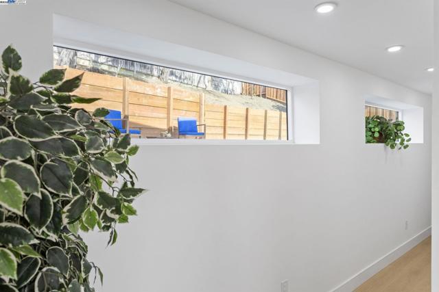365 Monaco Ave, Union City CA: https://media.crmls.org/mediaz/0830a992-7680-40de-8f9c-07b864bcbe4e.jpg