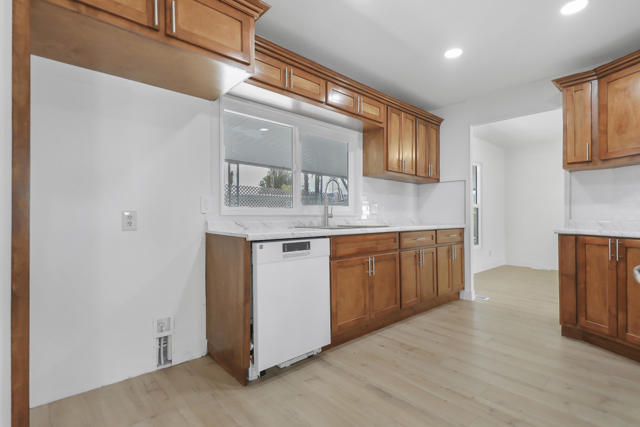 49305 Hwy 74 Spc 49, Palm Desert CA: https://media.crmls.org/mediaz/0830d49e-70ee-4bb9-a415-409a29244f25.jpg