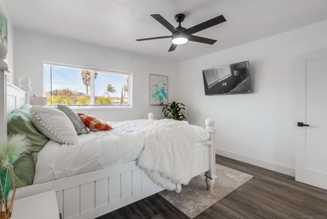 1303 Center Ave, Oceanside CA: https://media.crmls.org/mediaz/08312be7-3a37-4fb8-b69e-4f25faa03df9.jpg