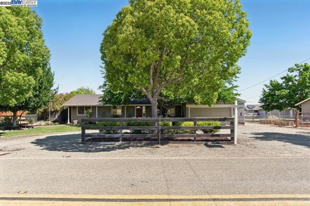 2680 Marina Ave., Livermore CA: https://media.crmls.org/mediaz/08313116-b62e-4e18-9226-87f2f2a6e1f0.jpg