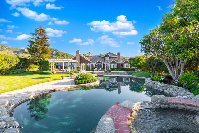 1816 Brittany Park Road, Camarillo CA: https://media.crmls.org/mediaz/0831b6cb-b9b5-46de-902f-4edaf6691f69.jpg