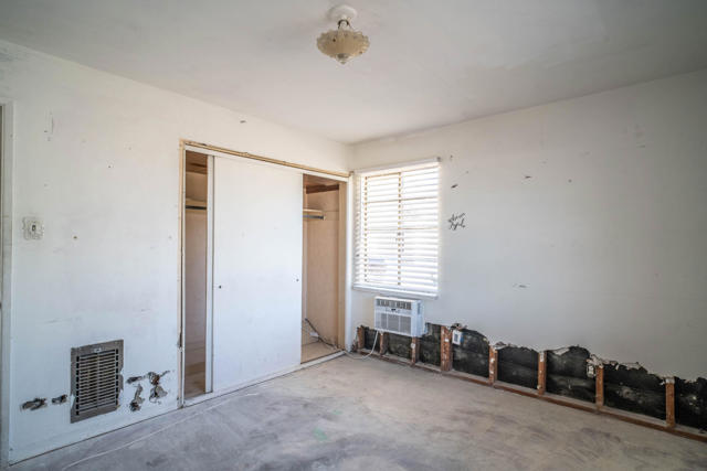 77643 Temecula, La Quinta CA: https://media.crmls.org/mediaz/0831cfb2-765a-41ca-8099-7024949eb0dd.jpg