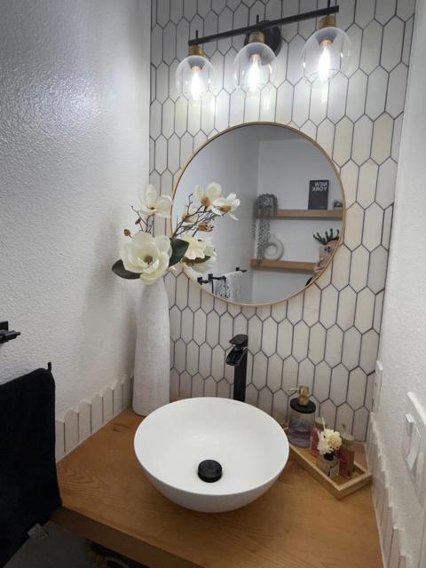 498 Esplanade Lane, San Jose CA: https://media.crmls.org/mediaz/08324754-fe52-4613-ae9c-edd54c7b36c3.jpg