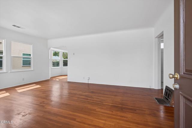 Detail Gallery Image 4 of 38 For 75 N Santa Rosa St, Ventura,  CA 93001 - 2 Beds | 1 Baths