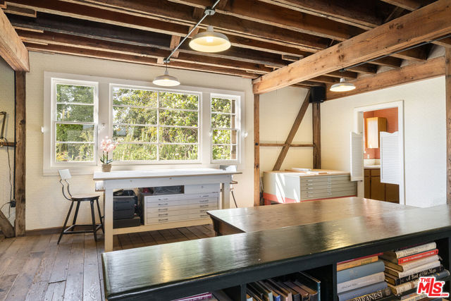 13721 W Telegraph Road, Santa Paula CA: https://media.crmls.org/mediaz/08338bfc-6e0c-4c8c-8e89-9eef1b174733.jpg
