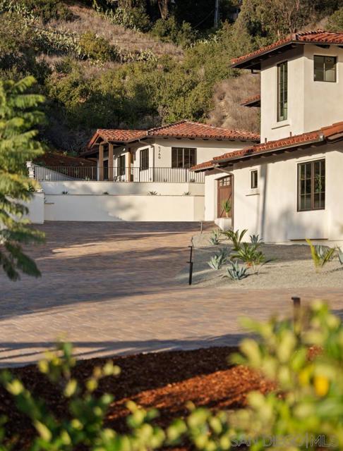 5758 Las Palomas, Rancho Santa Fe CA: https://media.crmls.org/mediaz/0833a0ee-2b03-451d-8809-b9bf155e091d.jpg