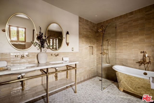 2110 Hill Drive, Los Angeles CA: https://media.crmls.org/mediaz/0834680b-3a79-4567-b480-d519a8b69eb6.jpg