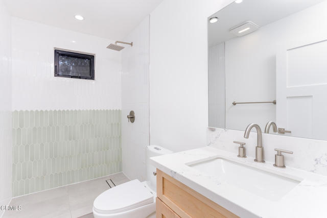 Detail Gallery Image 23 of 30 For 4947 Stratford Rd, Los Angeles,  CA 90042 - 5 Beds | 2 Baths