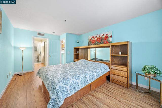 535 Pierce St, Albany CA: https://media.crmls.org/mediaz/083638e8-5ad6-4ef3-9eb9-677b1710c1c0.jpg