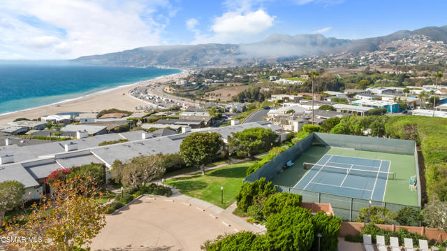 6766 Las Olas Way, Malibu CA: https://media.crmls.org/mediaz/0836abed-8315-418a-9996-51bf768e9752.jpg