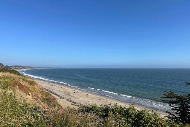 217 Valencia Avenue, Aptos CA: https://media.crmls.org/mediaz/0836f003-25ac-4516-836b-dbe811dd5e88.jpg