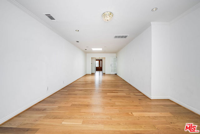 10311 Ilona Avenue, Los Angeles CA: https://media.crmls.org/mediaz/08370753-5b22-41aa-8ca6-20ed5d74a951.jpg
