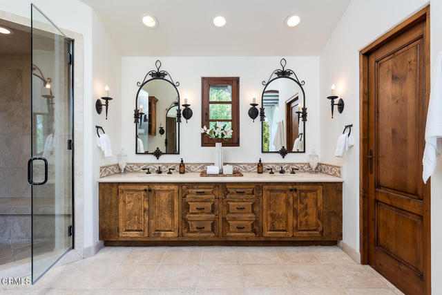Detail Gallery Image 33 of 77 For 4144 Chevy Chase Dr, La Canada Flintridge,  CA 91011 - 5 Beds | 4/4 Baths