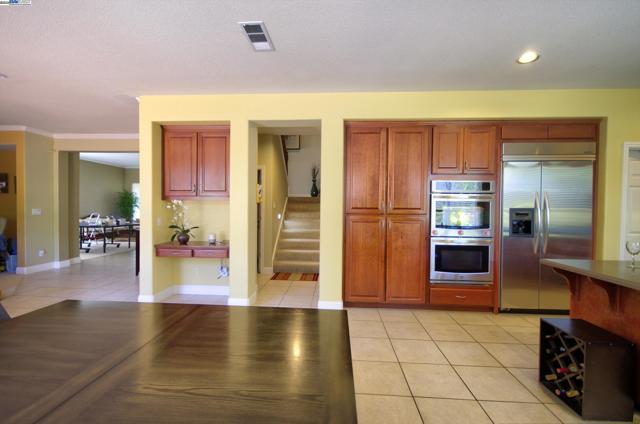 5481 Aspen St, Dublin CA: https://media.crmls.org/mediaz/0838039b-2bb7-499d-9e48-2bfa6fba1d6d.jpg