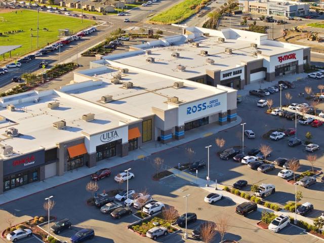 251 Gibson Drive, Hollister CA: https://media.crmls.org/mediaz/083927f0-9efa-45dc-bc5a-1c7d1c0eb22d.jpg