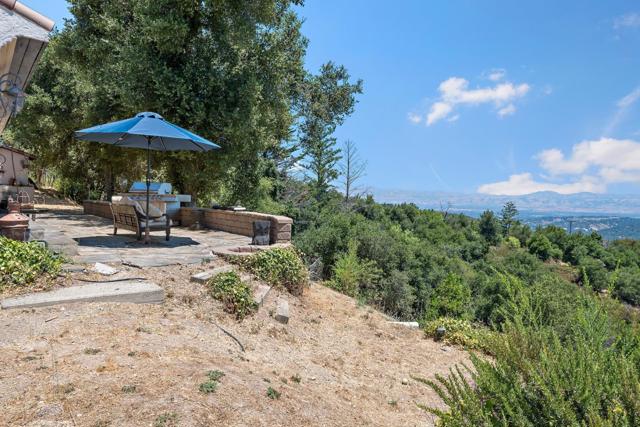 19375 Montevina Road, Los Gatos CA: https://media.crmls.org/mediaz/08394ad7-16fd-4a14-9b7e-b9298cd3186b.jpg