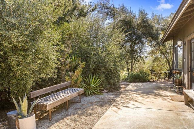 40707 Intrepid Rd, Hemet CA: https://media.crmls.org/mediaz/08397602-7ebe-4ed2-b362-3d09fce138e3.jpg