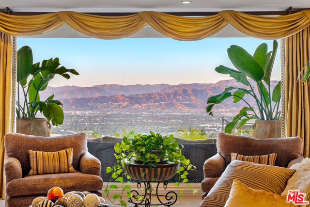 7833 Torreyson Drive, Los Angeles CA: https://media.crmls.org/mediaz/083a0d9c-e01f-488d-a5b2-5921dea0015d.jpg