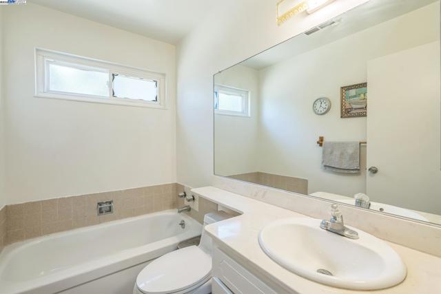 1849 Sherman Dr, Union City CA: https://media.crmls.org/mediaz/083a9b1a-3f30-4073-83a0-b7a1517a303f.jpg