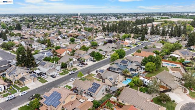 502 Chablis Way, Manteca CA: https://media.crmls.org/mediaz/083ab793-8612-4835-887c-92a6abbd5705.jpg