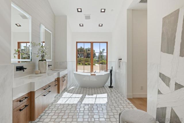 5758 Las Palomas, Rancho Santa Fe CA: https://media.crmls.org/mediaz/083b7658-39df-42ae-b66e-36f97f65bfd4.jpg