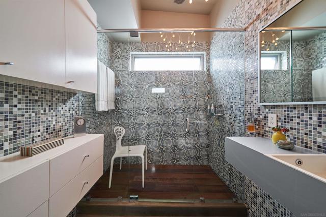 3929 Pringle street, San Diego CA: https://media.crmls.org/mediaz/083c1c0d-48bf-4056-9e23-318fb9cc4290.jpg