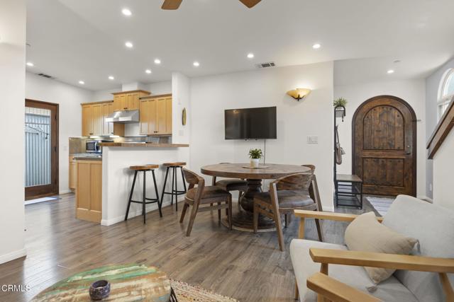 2149 Monmouth Drive, Ventura CA: https://media.crmls.org/mediaz/083d086d-789d-430f-9aea-53c7e25a251e.jpg
