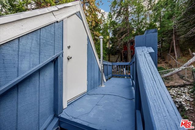 23899 Pioneer Camp Road, Crestline CA: https://media.crmls.org/mediaz/083d7ae1-5e64-407a-af44-41fc3905432c.jpg
