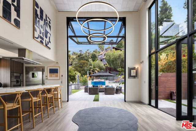 5751 Valley Oak Drive, Los Angeles CA: https://media.crmls.org/mediaz/083e1c43-d93d-4c86-8c6c-71fc0e3b50a2.jpg