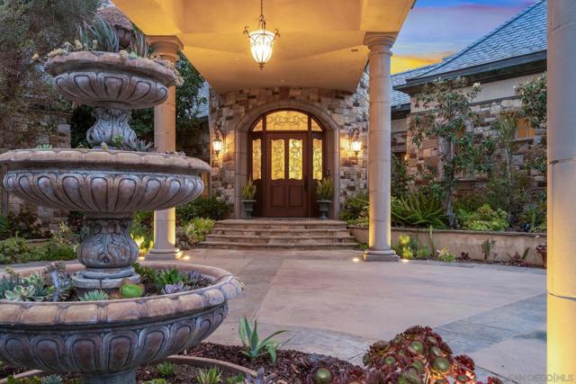 14380 Ciera Court, Poway CA: https://media.crmls.org/mediaz/083e6b19-1dda-43ad-89cd-d9af571049c5.jpg