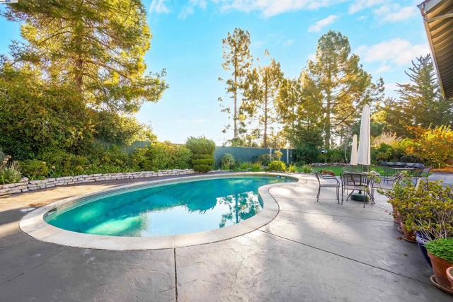 3608 Siskiyou Ct, Hayward CA: https://media.crmls.org/mediaz/083e7cf3-a0e2-4ab0-8ae0-4b3ec5104173.jpg