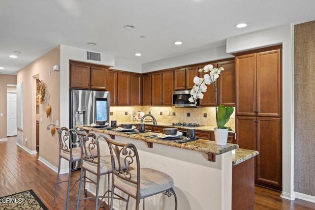 3004 Moonlight Park Avenue, Oxnard CA: https://media.crmls.org/mediaz/083ed9fb-837c-41ff-a1cb-c1202ab93cbb.jpg