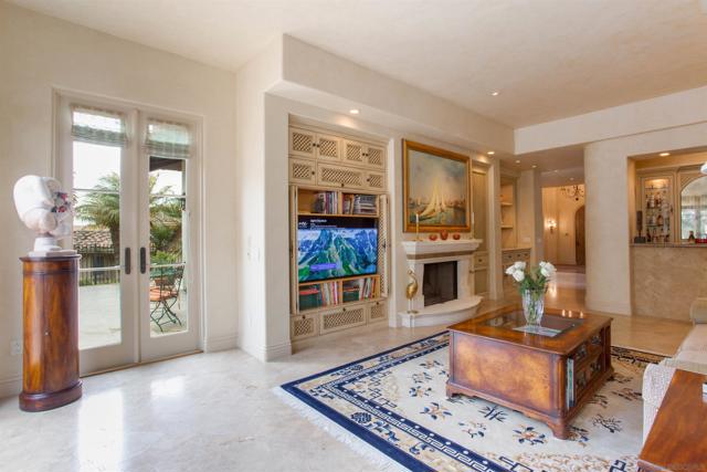 7206 Aviara Drive, Carlsbad CA: https://media.crmls.org/mediaz/083ee9bc-0682-4e83-998c-ad8920a86f24.jpg