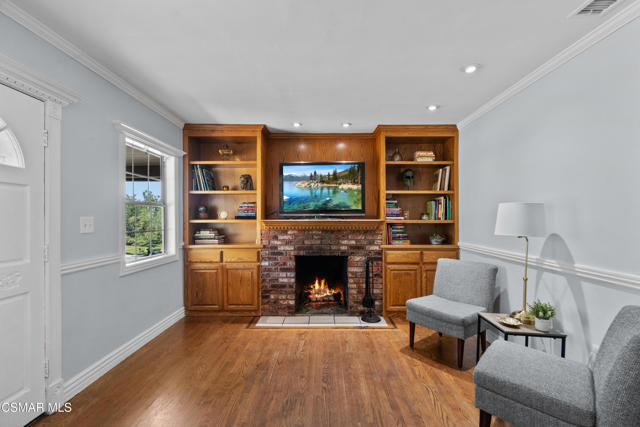 623 E Fairmount Road, Burbank CA: https://media.crmls.org/mediaz/083efddc-3211-4fd0-8b83-f7de191c458c.jpg