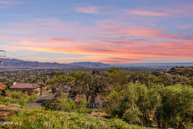 1140 San Clemente Way, Camarillo CA: https://media.crmls.org/mediaz/083fa23a-5653-4540-9507-7661a4f4873d.jpg