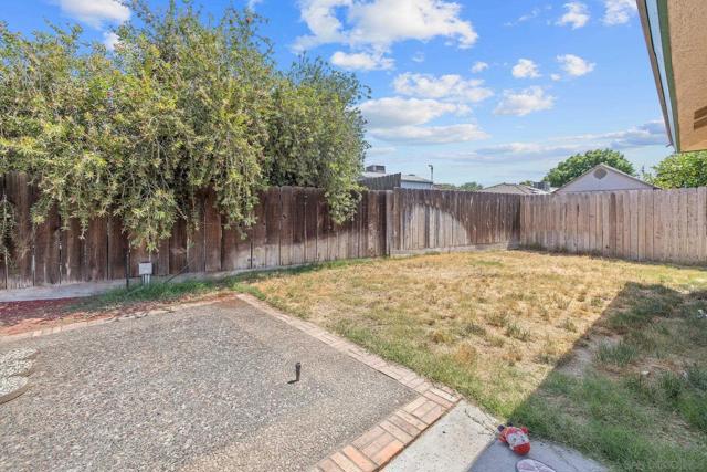 300 W Adrian Way, Hanford CA: https://media.crmls.org/mediaz/083fa75a-b30b-4dea-93b5-425538a59364.jpg