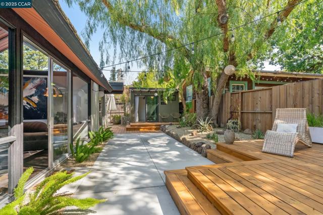 232 Clyde Dr, Walnut Creek CA: https://media.crmls.org/mediaz/084009c7-9d33-4bbb-925c-864bc4a65325.jpg