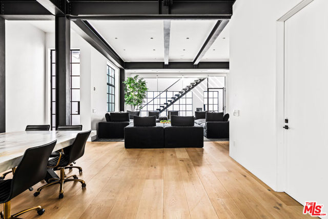 1346 Abbot Kinney Boulevard, Venice CA: https://media.crmls.org/mediaz/08402455-e5ea-482c-a7f3-753fe729bc49.jpg
