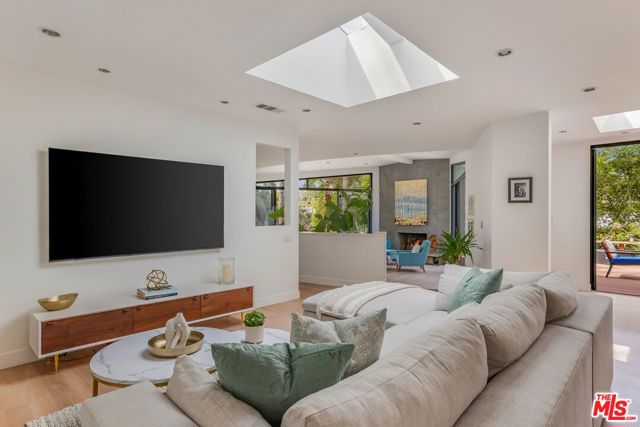 874 N Norman Place, Los Angeles CA: https://media.crmls.org/mediaz/0840a788-8a92-47cf-b701-3867223412c7.jpg