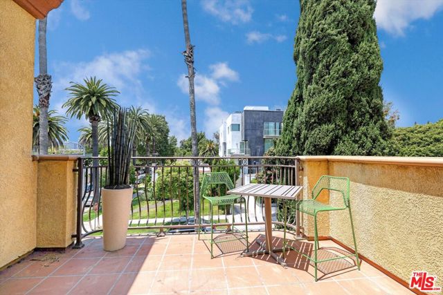 500 N Orlando Avenue, West Hollywood CA: https://media.crmls.org/mediaz/0840b0b8-ca2f-4c7d-94b4-97ac61386929.jpg