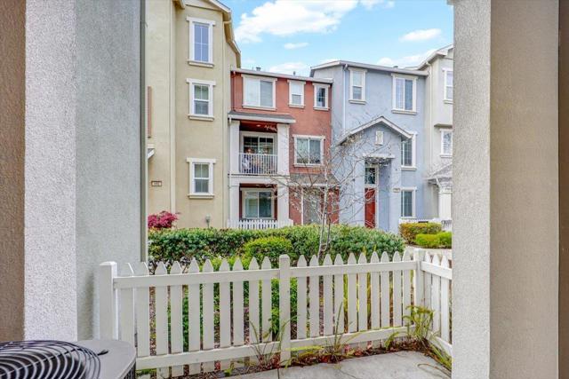 193 Fable Court, Mountain View CA: https://media.crmls.org/mediaz/0840e636-66d3-4339-912a-bcd55f73a8f3.jpg