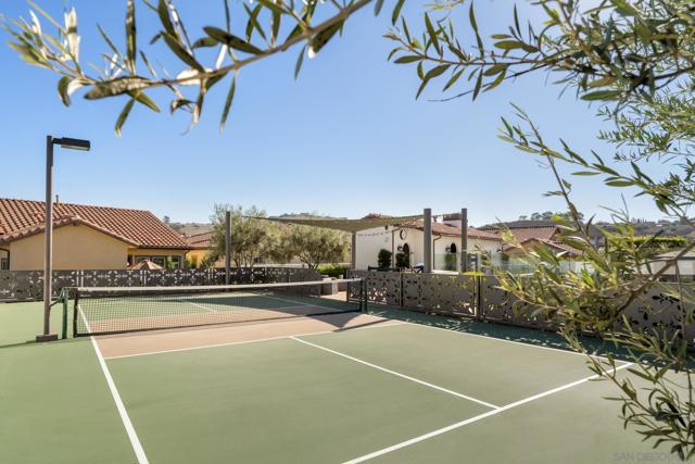 7964 Auberge Circle, San Diego CA: https://media.crmls.org/mediaz/08414805-524c-4494-9f77-204e0347e230.jpg