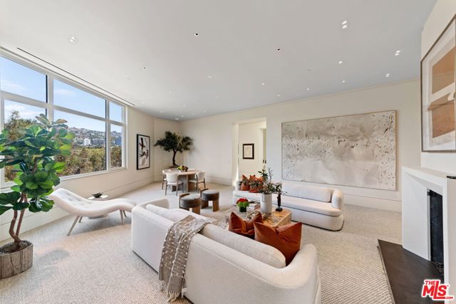 455 N Palm Drive, Beverly Hills CA: https://media.crmls.org/mediaz/08414b61-61f6-46a7-94b7-a8ff3ffc2349.jpg