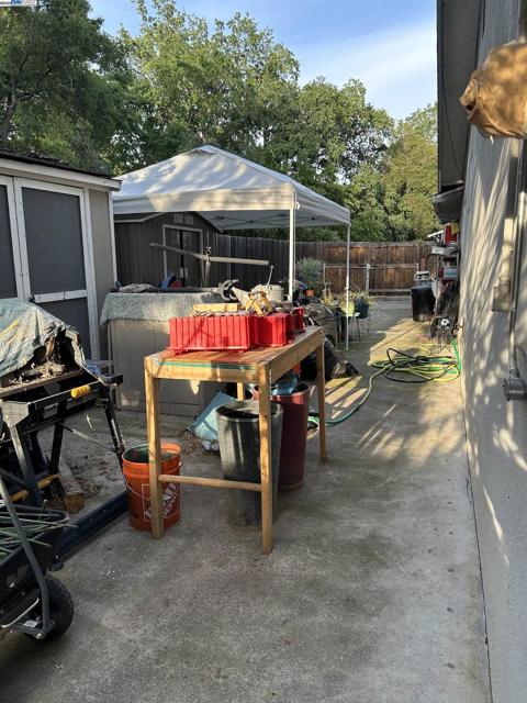 5913 Woodleigh Dr, Carmichael CA: https://media.crmls.org/mediaz/08417020-261d-4adb-b199-a5e7a3a64847.jpg